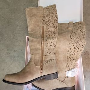 JustFab, Light Taupe, Flat Boot, Size 7